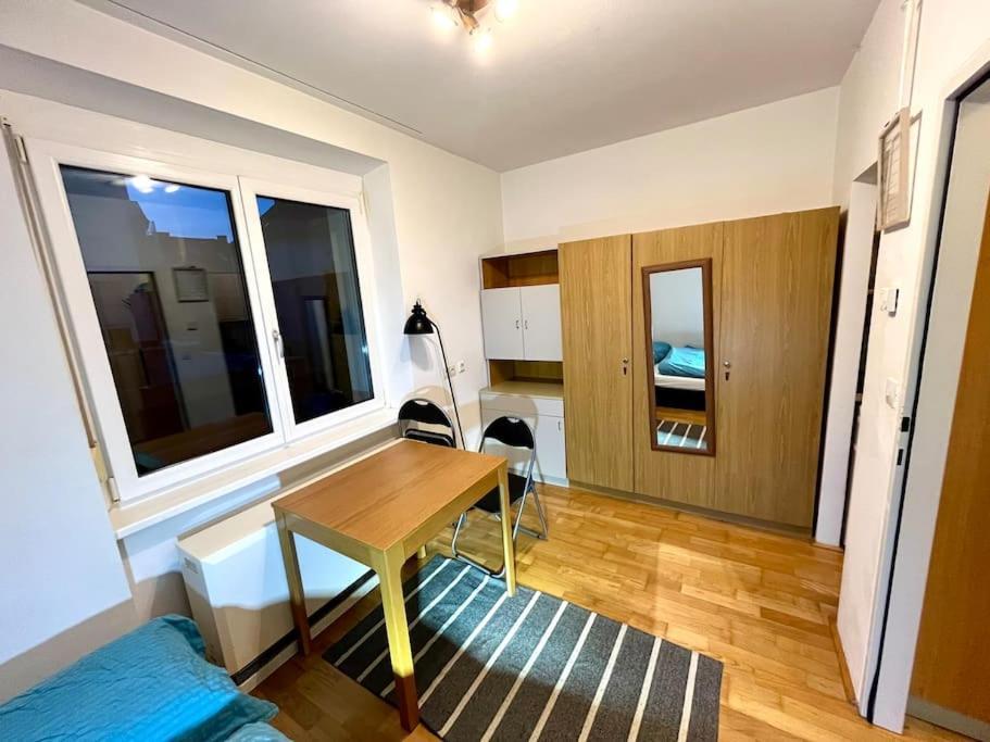 Mini Flat Apartment Graz Bagian luar foto